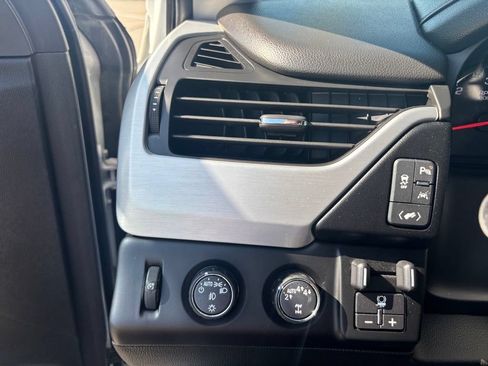 Used 2018 GMC Yukon SLT w/ Premium Edition AWD/4WD image 19