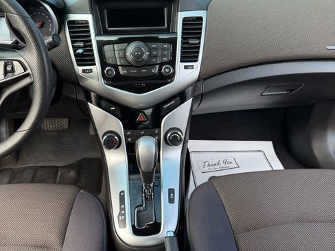 Used 2015 Chevrolet Cruze LT image 25