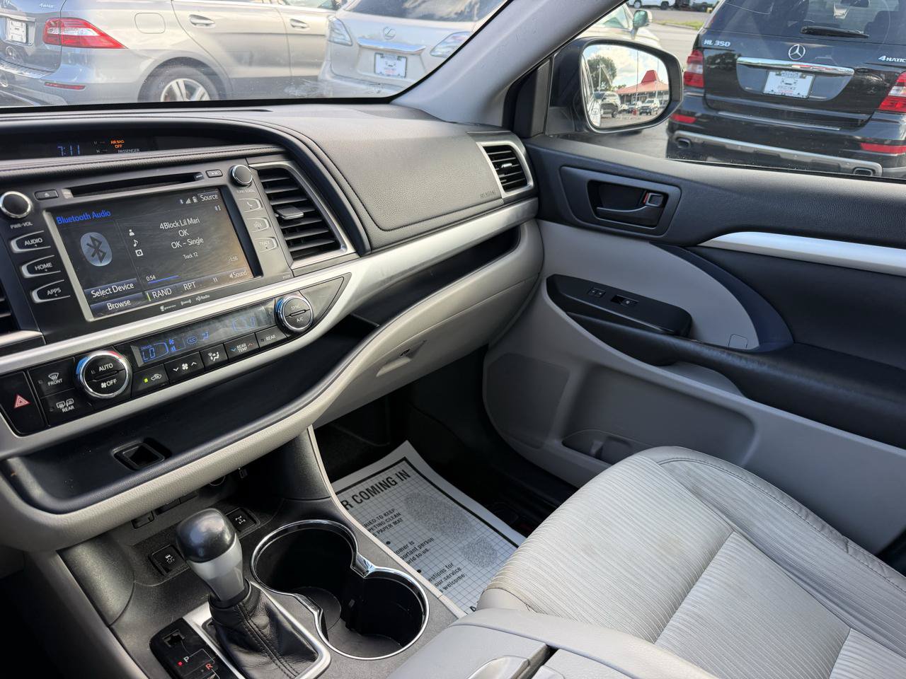 Used 2017 Toyota Highlander Plus AWD/4WD image 19