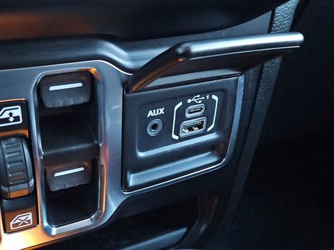 Used 2021 Jeep Wrangler Unlimited Islander image 17