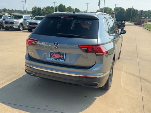 Used 2024 Volkswagen Tiguan SE image 8