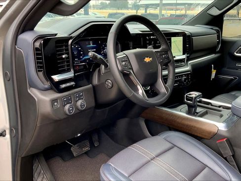 Certified 2025 Chevrolet Silverado 1500 High Country w/ Technology Package image 15