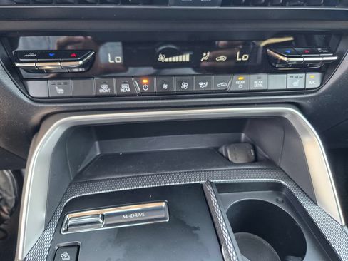 Certified 2024 MAZDA CX-90 Plug-In Hybrid w/ Preferred AWD/4WD image 21