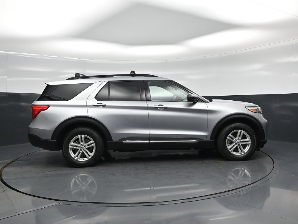 Certified 2022 Ford Explorer XLT w/ Equipment Group 202A AWD/4WD image 22