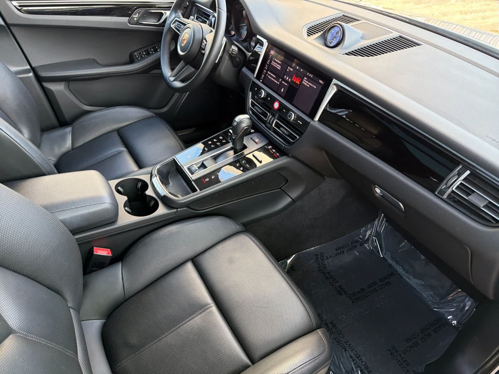 Certified 2024 Porsche Macan S AWD/4WD image 17