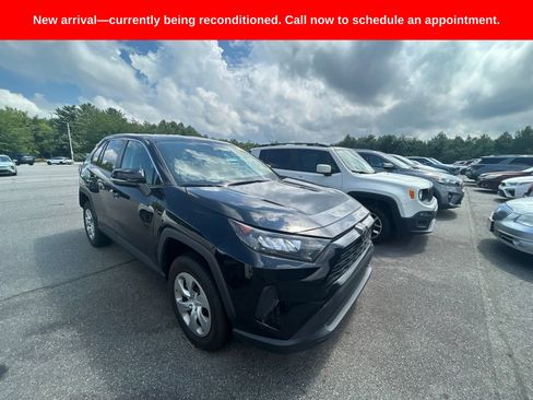 Used 2022 Toyota RAV4 LE AWD/4WD image 3