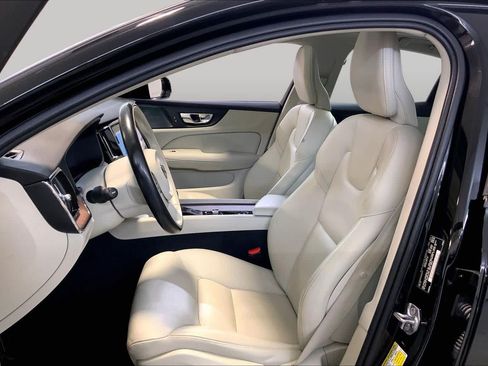 Used 2019 Volvo S60 T5 Momentum w/ Multimedia Package FWD image 7