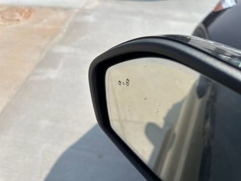 Used 2023 Ford Explorer King Ranch w/ Technology Package image 4