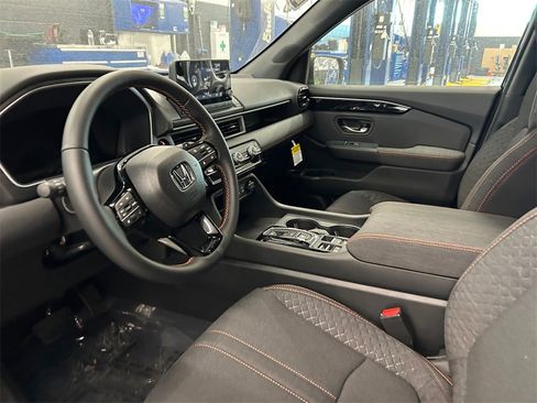 New 2025 Honda Pilot Sport image 19