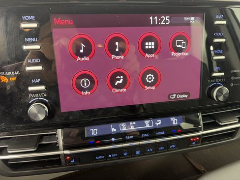 Used 2021 Toyota Sienna XLE image 25