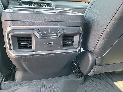 Used 2024 GMC Sierra 1500 Denali w/ Technology Package AWD/4WD image 9
