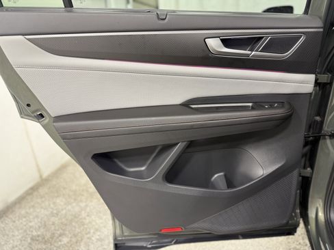 Used 2025 Volkswagen Atlas Peak Edition SE image 25