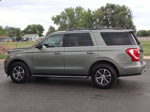 Used 2019 Ford Expedition XLT w/ Equipment Group 202A AWD/4WD image 8