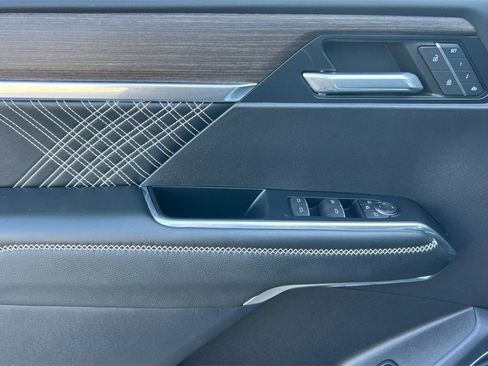 Used 2025 GMC Acadia Denali image 13