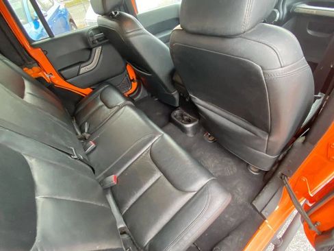 Used 2013 Jeep Wrangler Unlimited Sahara image 16
