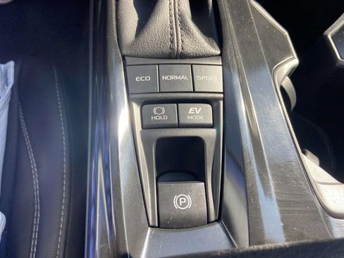 Used 2025 Toyota Camry SE w/ Convenience Package FWD image 28