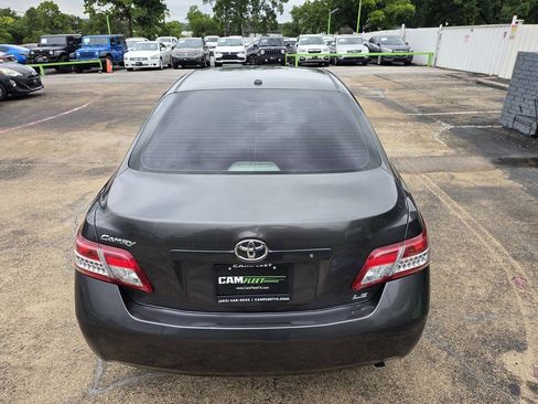 Used 2011 Toyota Camry image 9