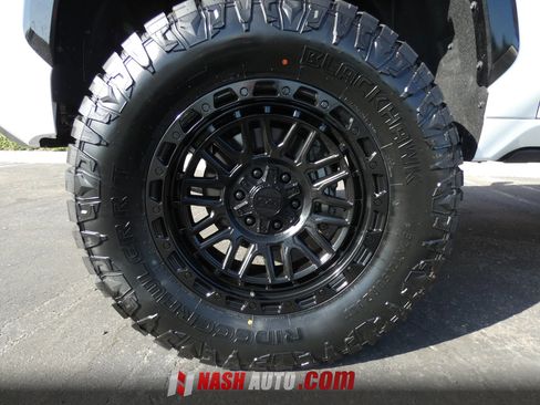 Used 2024 Toyota Tundra Platinum AWD/4WD image 20
