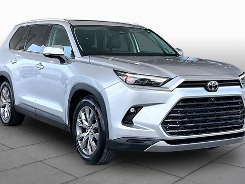 Used 2024 Toyota Grand Highlander FWD image 2