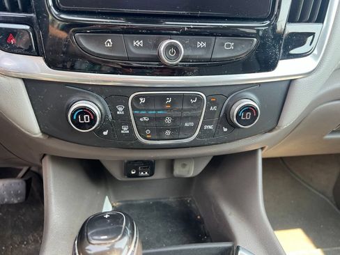 Used 2020 Chevrolet Traverse LT w/ LT Premium Package AWD/4WD image 13