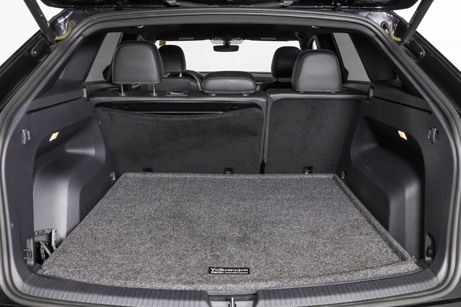 Certified 2023 Volkswagen Atlas Cross Sport SE w/ Panoramic Sunroof Package AWD/4WD image 40