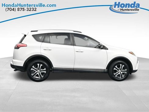 Used 2017 Toyota RAV4 LE FWD image 5