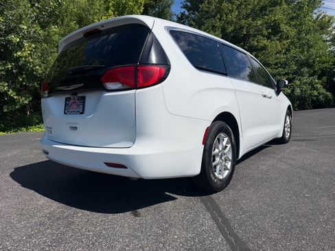Used 2023 Chrysler Voyager LX FWD image 15