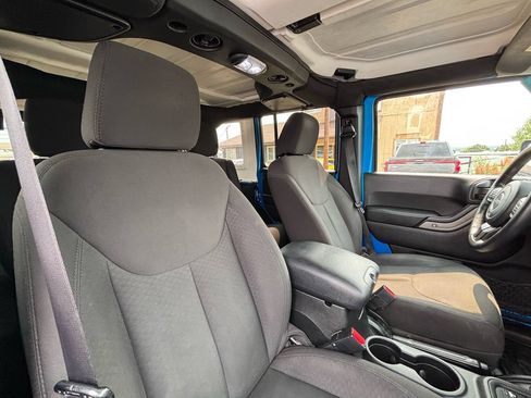 Used 2015 Jeep Wrangler Unlimited Sport w/ Quick Order Package 24S AWD/4WD image 24
