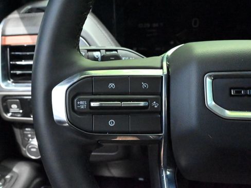Used 2025 GMC Yukon Denali w/ Sun & Power Step Package AWD/4WD image 17