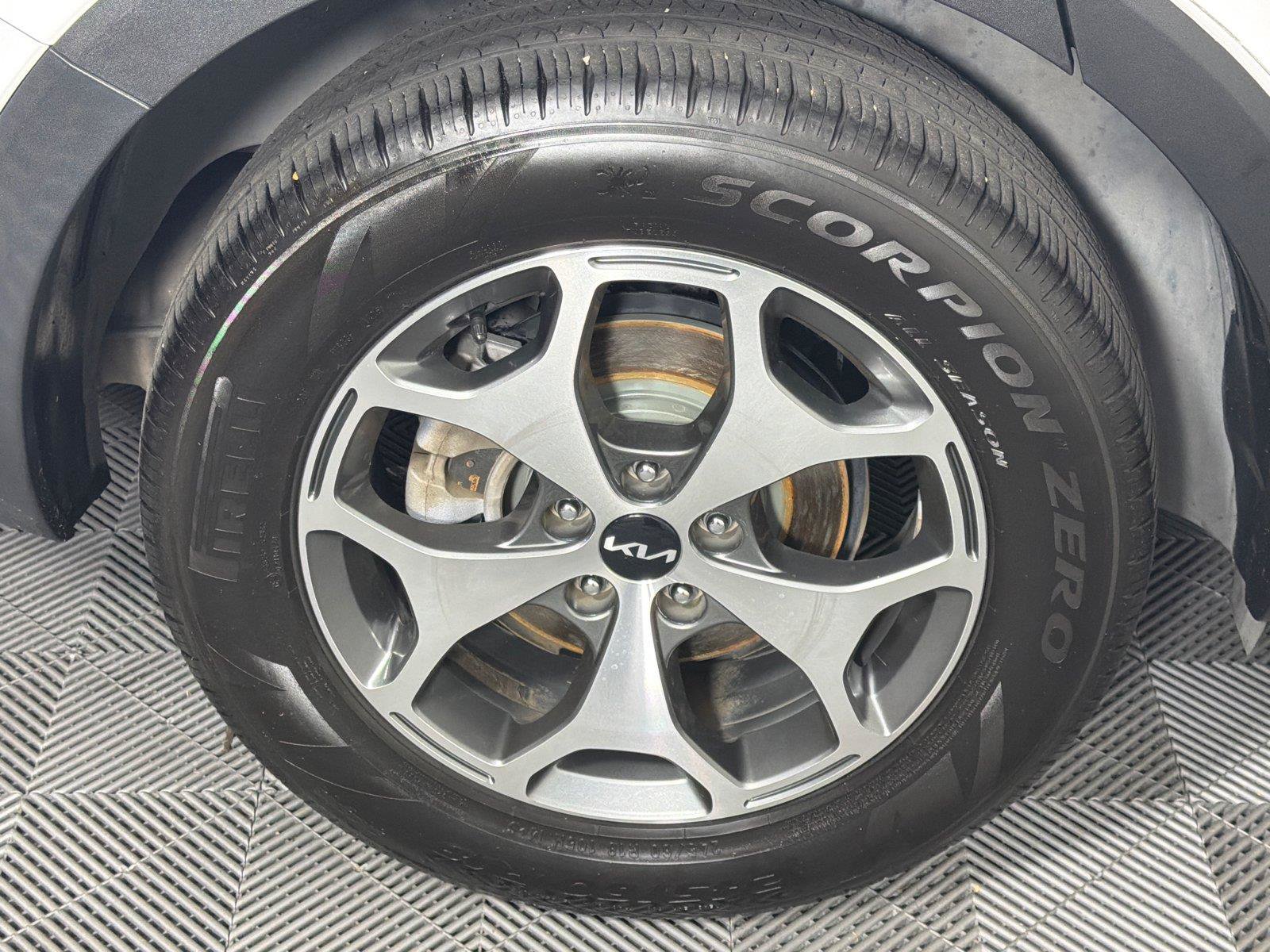 Used 2022 Kia Telluride EX FWD image 17