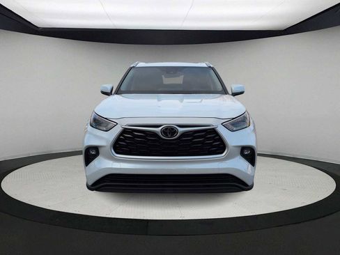 Used 2023 Toyota Highlander L image 3