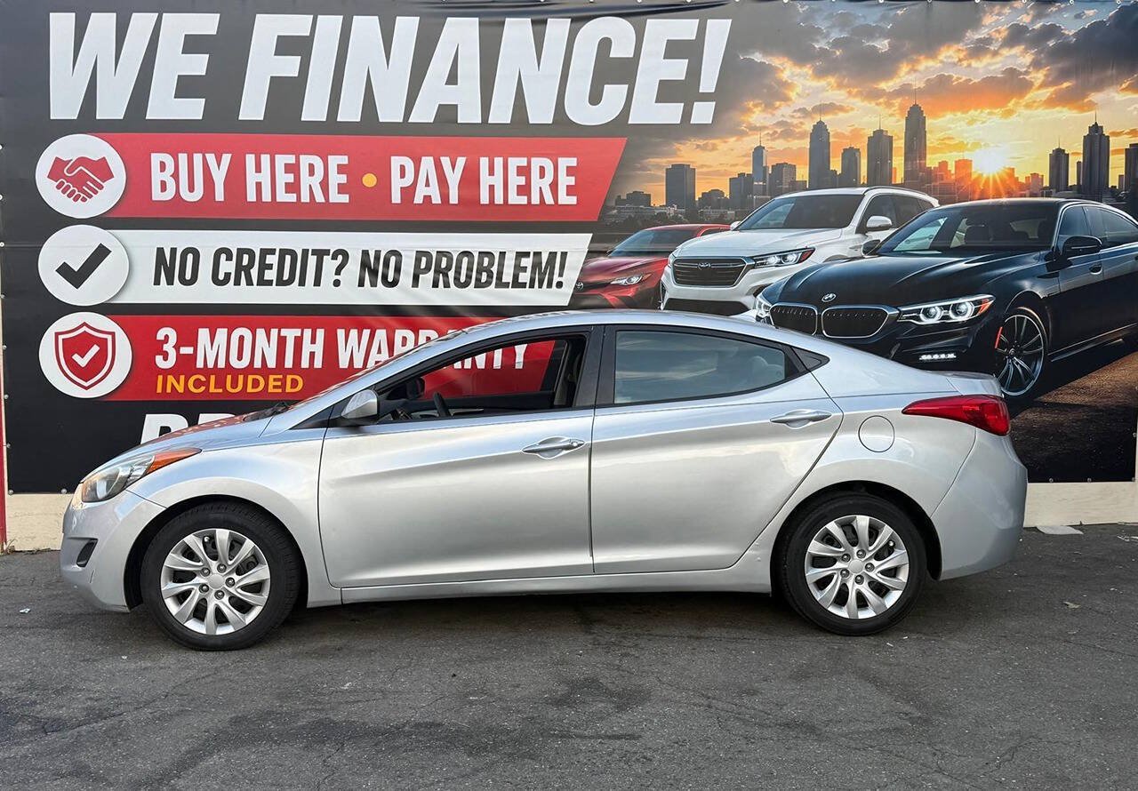 Used 2012 Hyundai Elantra GLS FWD image 9