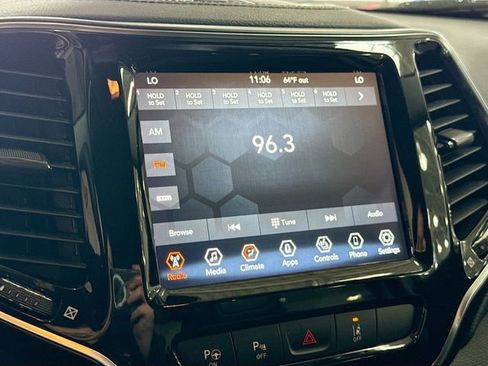 Used 2021 Jeep Cherokee Limited image 15