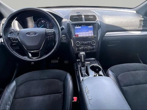 Used 2019 Ford Explorer XLT w/ Equipment Group 202A AWD/4WD image 15