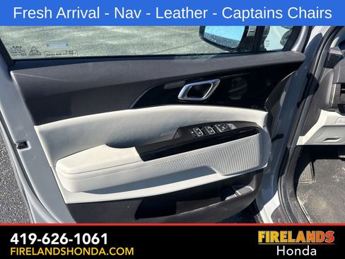 Used 2024 Kia Carnival EX FWD image 12