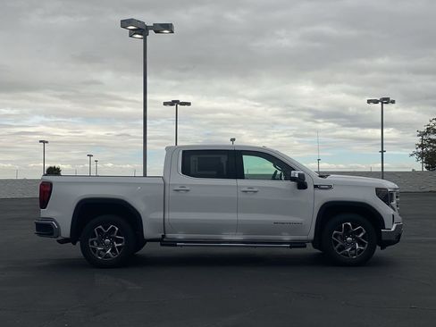 New 2026 GMC Sierra 1500 SLE w/ Preferred Package image 12
