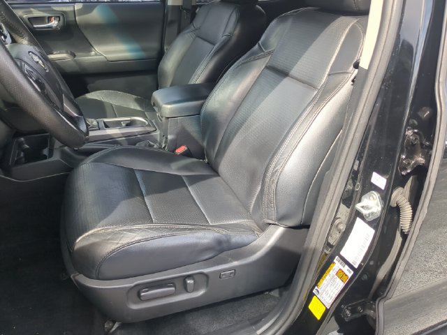 Used 2022 Toyota Tacoma TRD Sport w/ TRD Premium Sport Package AWD/4WD image 23