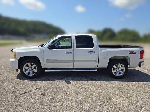 Used 2009 Chevrolet Silverado 1500 LT w/ Power Pack Plus RWD image 9
