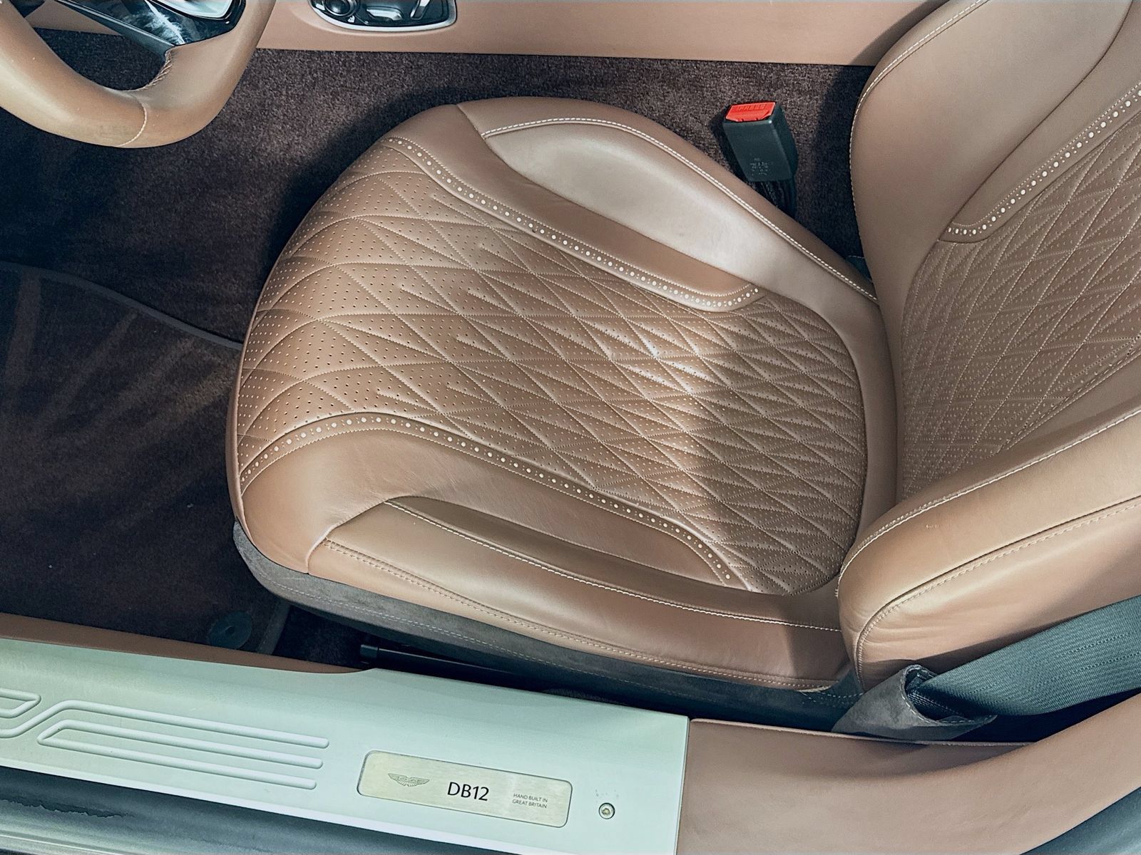 Used 2024 Aston Martin DB12 Coupe RWD image 18