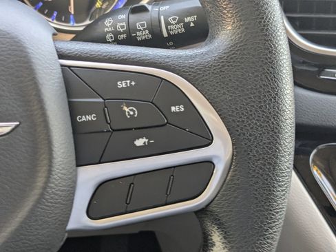 Certified 2020 Chrysler Voyager Lxi FWD image 24