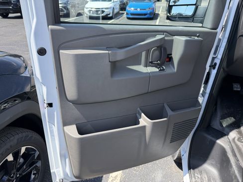 New 2026 Chevrolet Express 3500 Extended RWD image 8