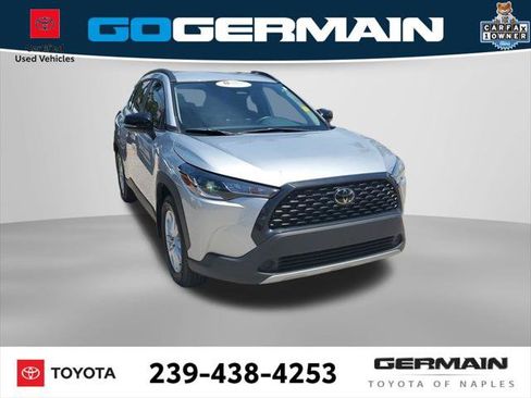 Certified 2025 Toyota Corolla Cross LE FWD image 4