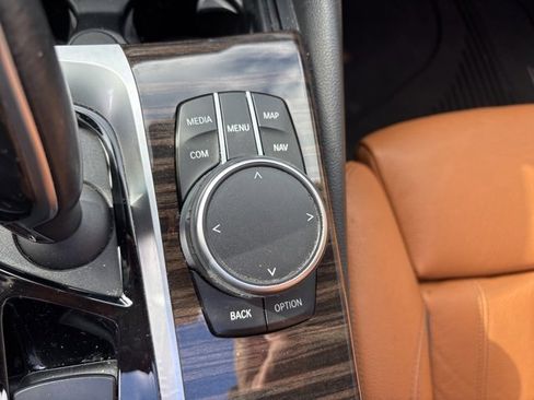 Used 2020 BMW 530i xDrive w/ Premium Package image 8
