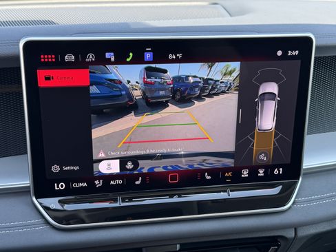 Certified 2025 Volkswagen Tiguan SE AWD/4WD image 23