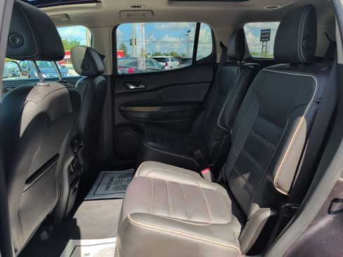 Used 2017 GMC Acadia Denali w/ Technology Package FWD image 19