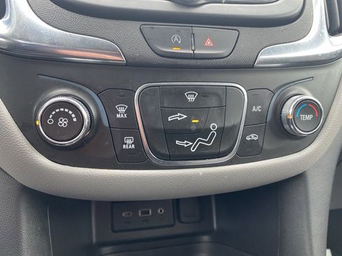 Used 2023 Chevrolet Equinox LS AWD/4WD image 34