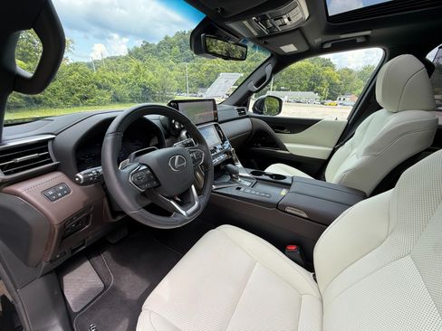Used 2026 Lexus LX 700h Luxury AWD/4WD image 13