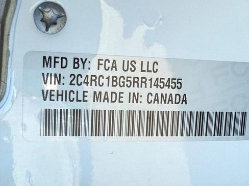 Used 2024 Chrysler Pacifica Touring-L image 30