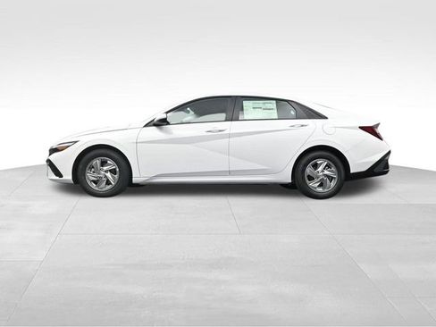 New 2026 Hyundai Elantra SE image 32