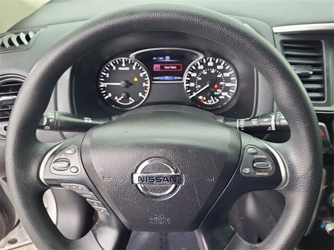 Used 2018 Nissan Pathfinder S image 10